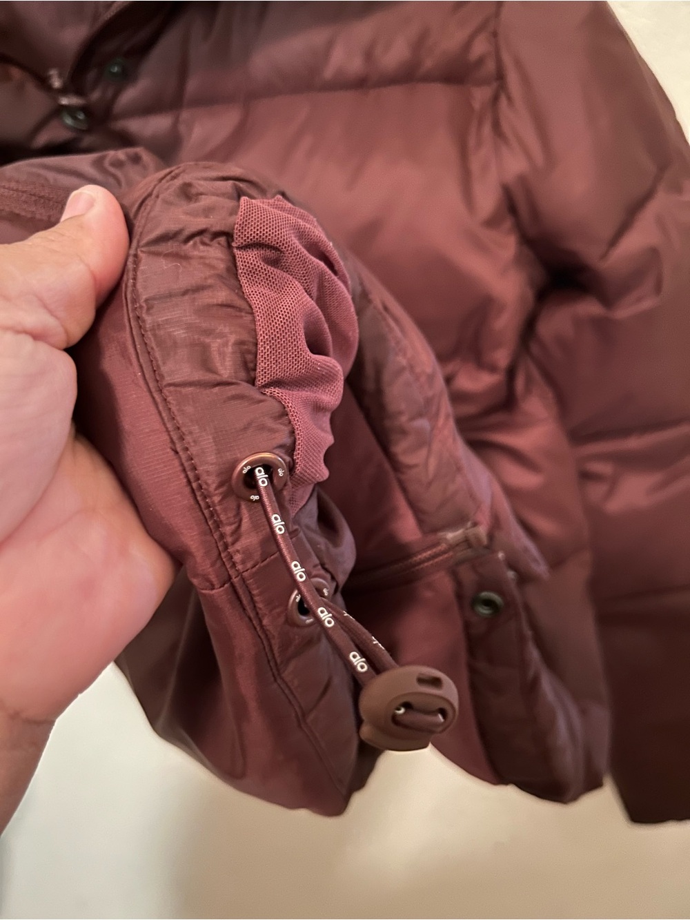 ALO Yoga Women's Maroon Cropped Puffer Jacket - Picture 3 of 7